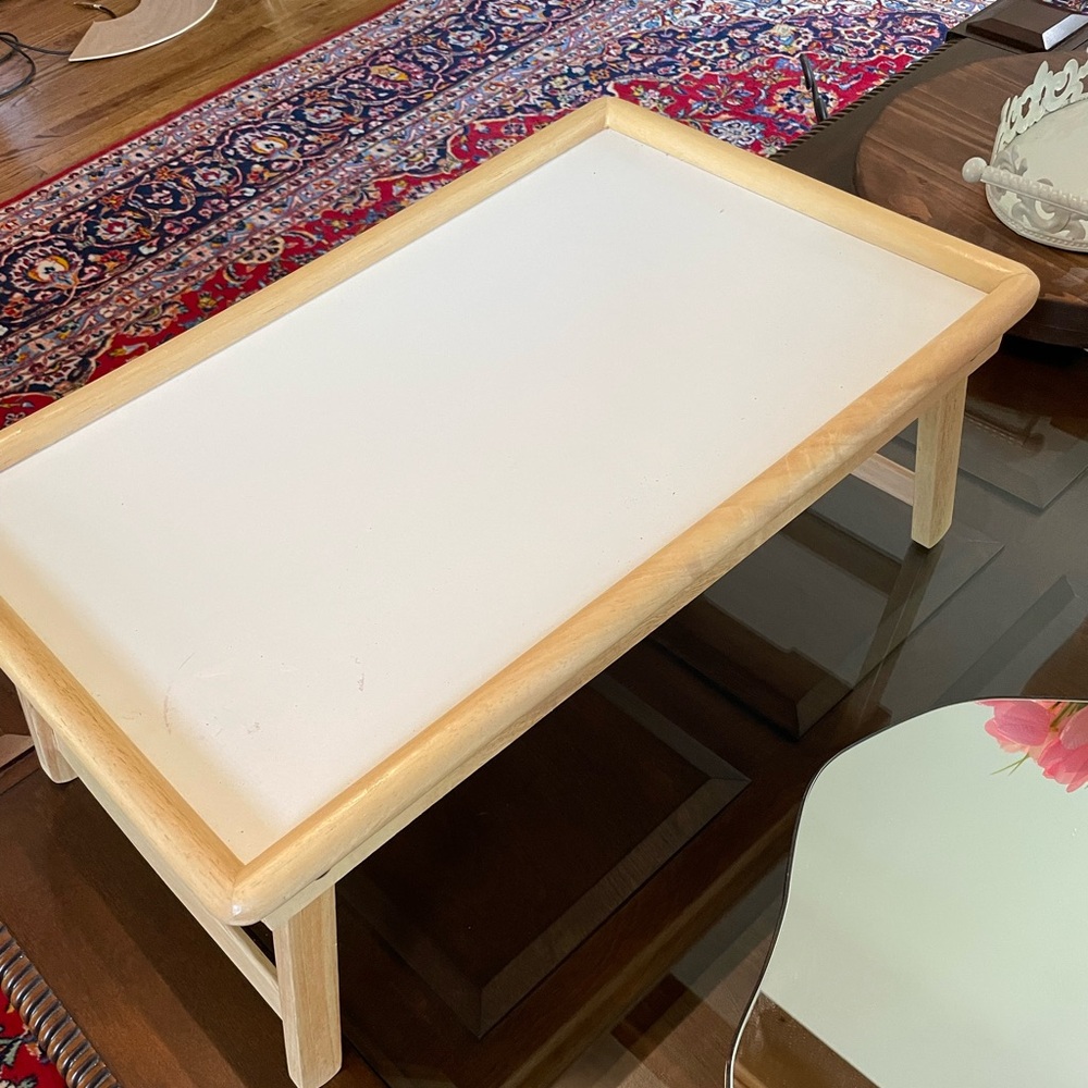 Bed serving tray